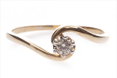 Lot 340 - A DIAMOND SOLITAIRE RING
