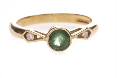 Lot 342 - A GREEN GEM AND DIAMOND RING