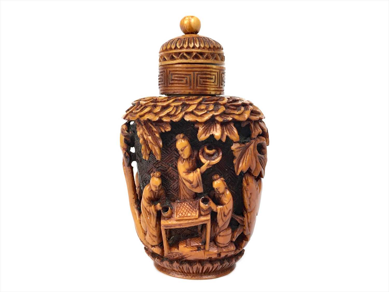 Lot 1129 - AN EARLY 20TH CENTURY CHINESE CARVED SNUFF BOTTLE