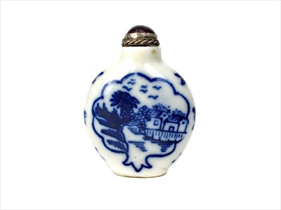 Lot 1131 - A 20TH CENTURY CHINESE BLUE AND WHITE SNUFF BOTTLE