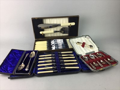 Lot 18 - A LOT OF CASED AND LOOSE FLATWARE