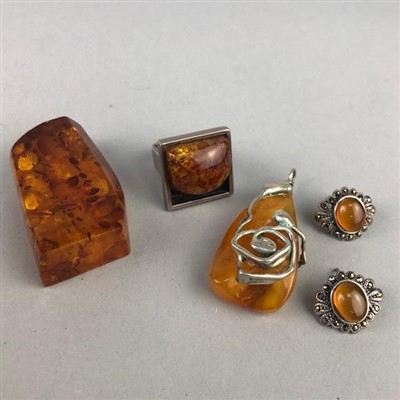Lot 20 - A LOT OF SILVER, AMBER AND OTHER JEWELLERY
