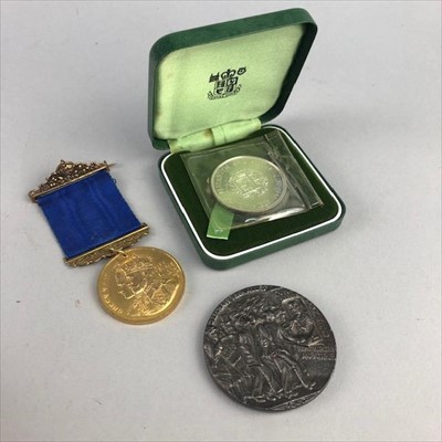 Lot 29 - A LOT OF COINS, MEDALS AND BADGES