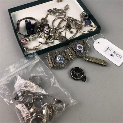 Lot 88 - A LOT OF SILVER AND OTHER JEWELLERY