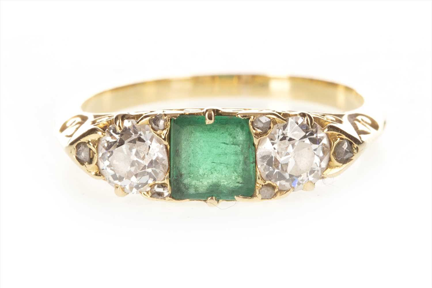 Lot 364 - A LATE VICTORIAN GREEN GEM AND DIAMOND RING