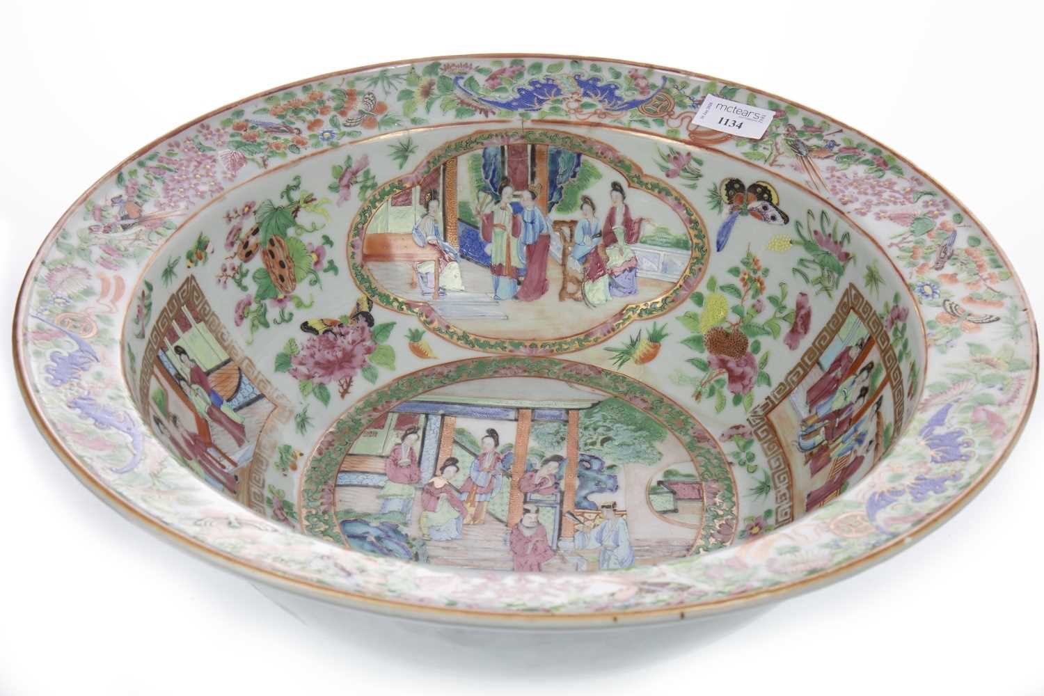 Lot 1134 - A LATE 19TH/EARLY 20TH CENTURY CHINESE FAMILLE ROSE BOWL