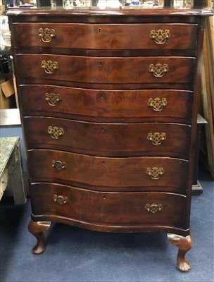 Lot 274 - A MAHOGANY SERPENTINE FRONTED CHEST OF DRAWERS