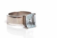 Lot 311 - AQUAMARINE RING with a rectangular aquamarine,...