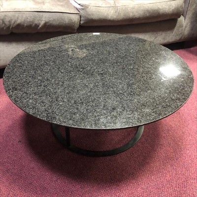 Lot 304 - A MARBLE TOPPED CIRCULAR COFFEE TABLE