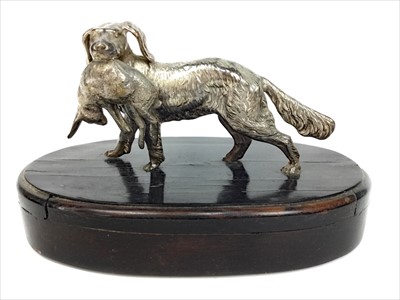 Lot 866 - AN EARLY 20TH CENTURY WHITE METAL FIGURE OF A GUN DOG WITH A HARE