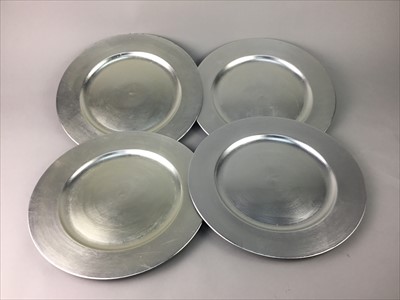 Lot 169 - A CHINESE SERVING TRAY, ANOTHER TRAY AND FOUR PLATES