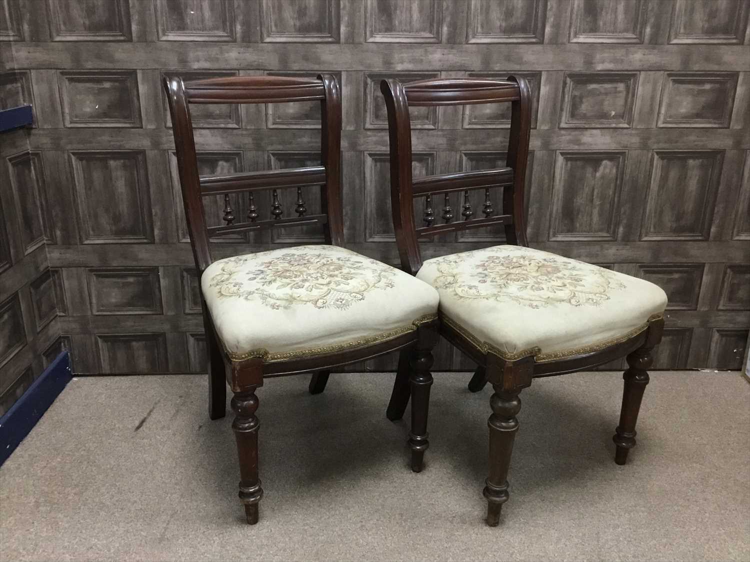Lot 1653 - A SET OF SIX VICTORIAN MAHOGANY SINGLE DINING CHAIRS