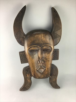 Lot 184 - AN AFRICAN MASK DECORATION