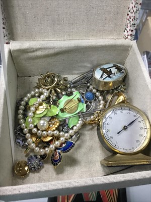 Lot 189 - A LOT OF SILVER AND OTHER JEWELLERY