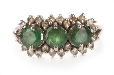 Lot 1335 - A GREEN GEM SET AND DIAMOND CLUSTER RING