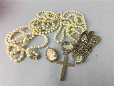 Lot 333 - A LOT OF GOLD AND COSTUME JEWELLERY