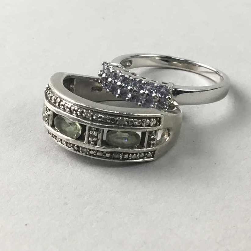 Lot 347 - A LOT OF TWO SILVER RINGS