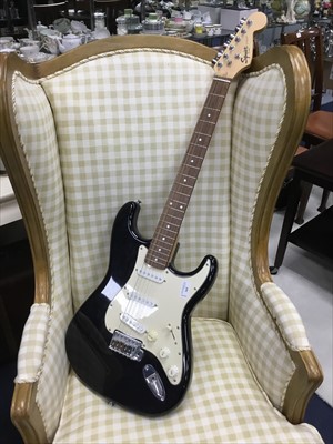 Lot 365 - AN ELECTRIC GUITAR AND AMPLIFIER