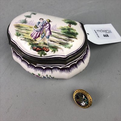 Lot 468 - A SCEUX TRINKET BOX AND A BROOCH