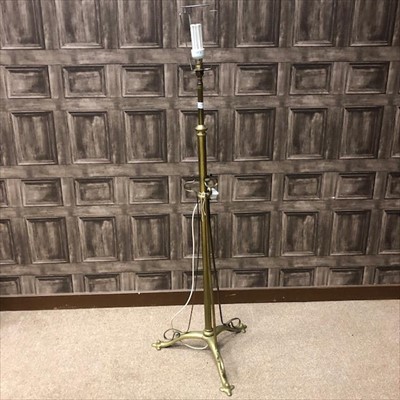 Lot 423 - A VICTORIAN BRASS ADJUSTABLE FLOOR LAMP