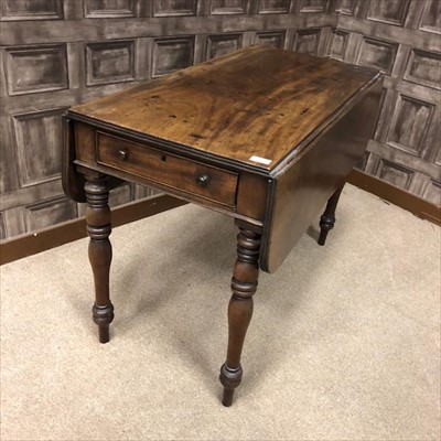 Lot 426 - A MAHOGANY PEMBROKE TABLE