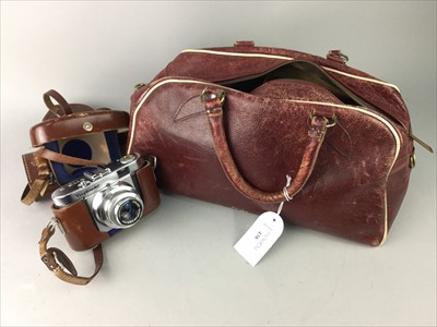 Lot 438 - A VOIGTLANDER CAMERA, CAMERA ACCESSORIES AND RED LEATHER BAG