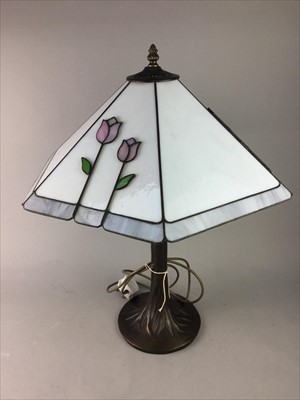 Lot 439 - A TIFFANY STYLE TABLE LAMP