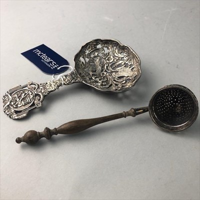 Lot 452 - A SILVER DECORATIVE PIERCED SPOON AND A SILVER TEA STRAINER