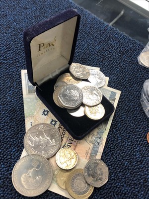 Lot 560 - A LOT OF COINS INCLUDING A 2012 DIAMOND JUBILEE COIN SET