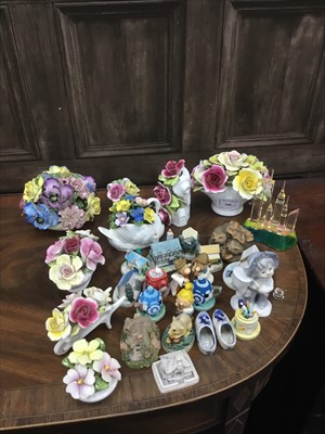 Lot 548 - A ROYAL STRATFORD FLOWER POSY AND OTHER CERAMICS