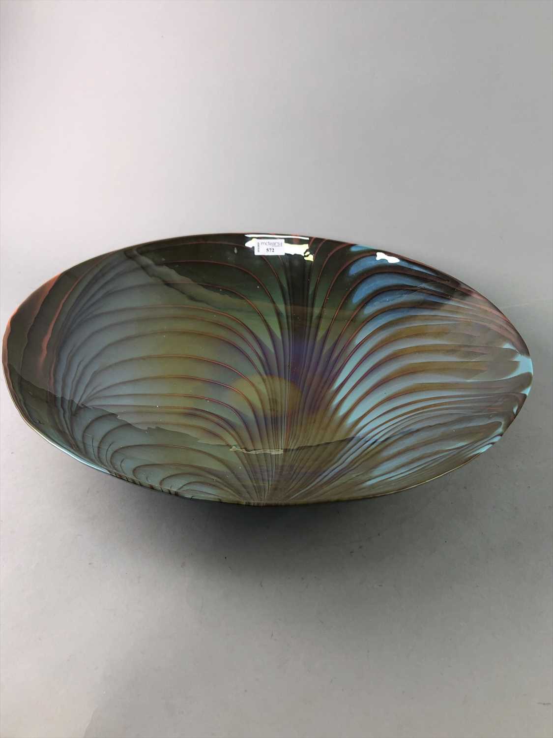 Lot 318 - A LARGE ART GLASS BOWL