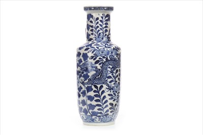 Lot 1046 - A LATE 19TH CENTURY CHINESE BLUE AND WHITE VASE