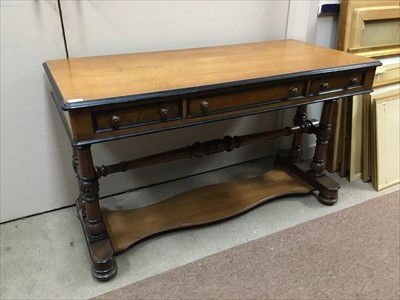 Lot 416A - AN EARLY 20TH CENTURY OAK CONSOLE TABLE