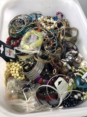 Lot 48 - A LARGE LOT OF COSTUME JEWELLERY AND WATCHES