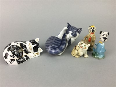 Lot 45 - A ROYAL CROWN DERBY CAT PAPERWEIGHT AND OTHERS