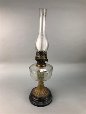 Lot 36 - A VICTORIAN OIL LAMP