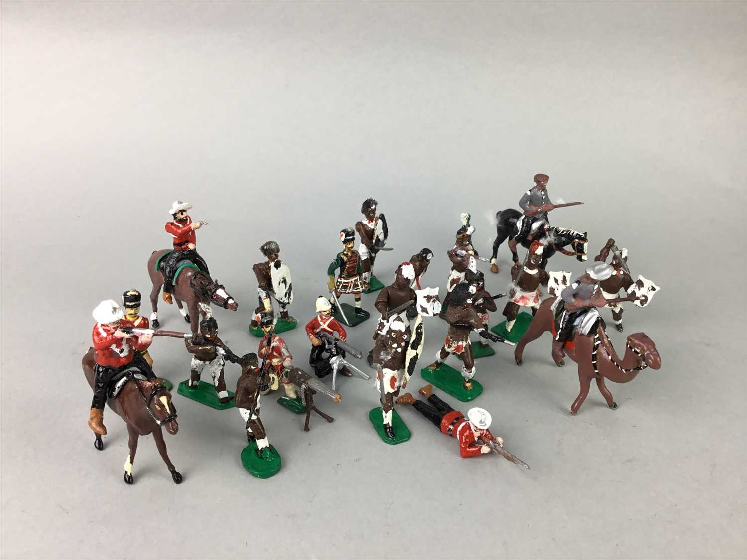 Lot 68 - A LOT OF LEAD TOY SOLDIERS