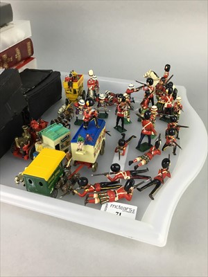 Lot 71 - A LOT OF LEAD TOY SOLDIERS