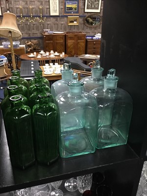 Lot 29 - A LARGE LOT OF EARLY 20TH CENTURY GLASS APOTHECARY BOTTLES