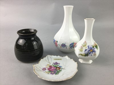 Lot 119 - A LOT OF TREMAR AND OTHER CERAMICS