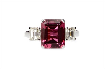 Lot 441 - A RUBELLITE AND DIAMOND RING