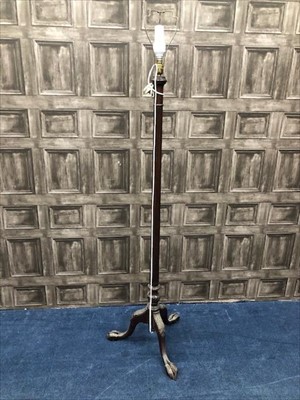 Lot 162 - AN EARLY 20TH CENTURY MAHOGANY FLOOR STANDING LAMP