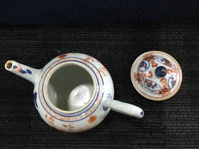 Lot 1025 - A 19TH CENTURY CHINESE PORCELAIN TEA POT