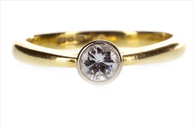 Lot 258 - A DIAMOND SOLITAIRE RING