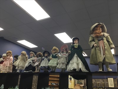 Lot 331 - A LOT OF TWENTY EIGHT PORCELAIN DOLLS