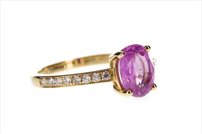 Lot 285 - A PINK SAPPHIRE AND DIAMOND RING