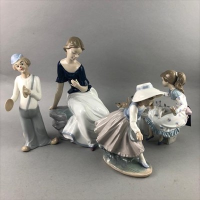 Lot 320 - A LOT OF LLADRO FIGURE OF A GIRL FEEDING KITTENS AND OTHER FIGURES