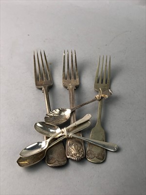 Lot 421 - A LOT OF SILVER PLATED FLATWARE