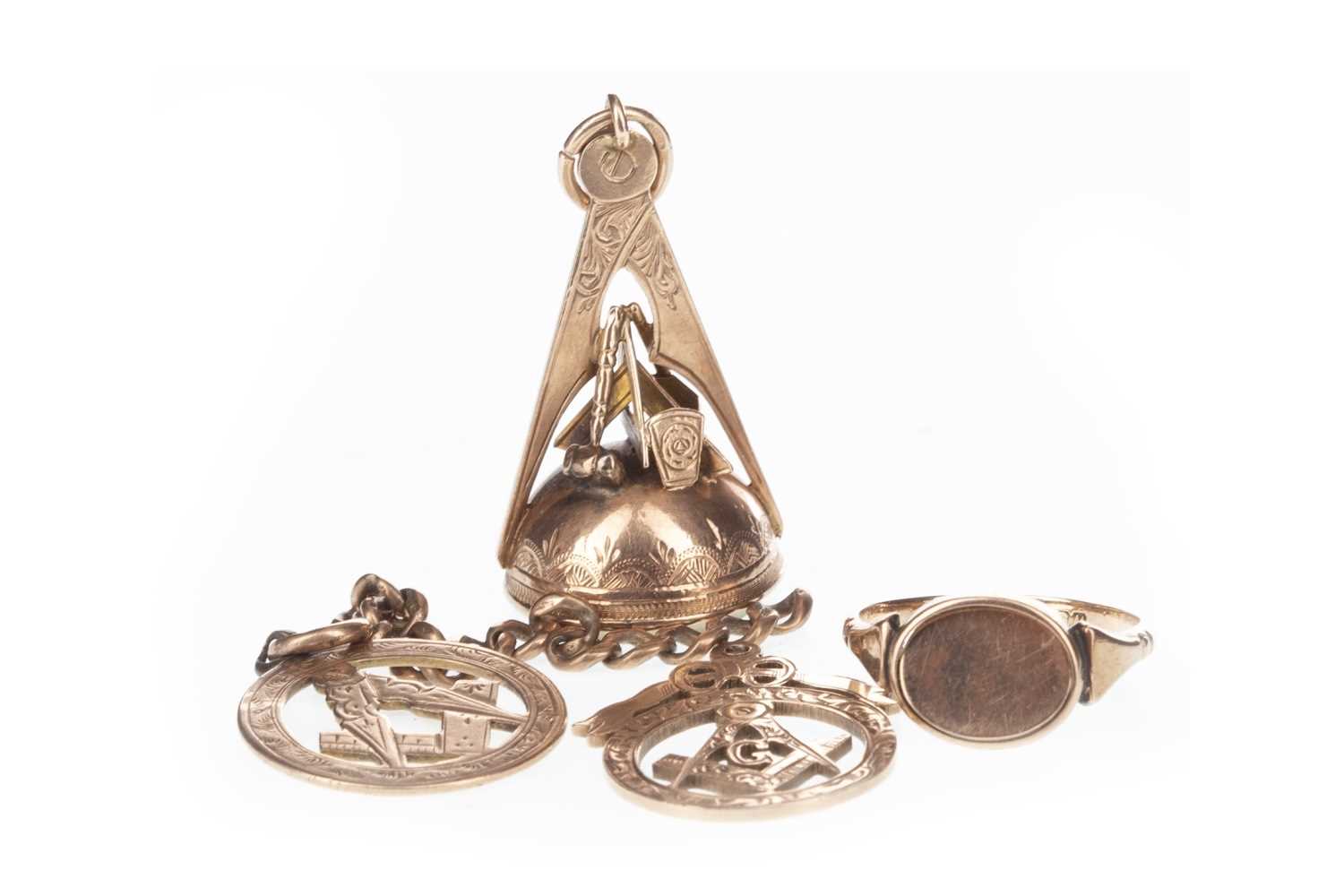 Lot 274 - A GROUP OF GOLD MASONIC ITEMS