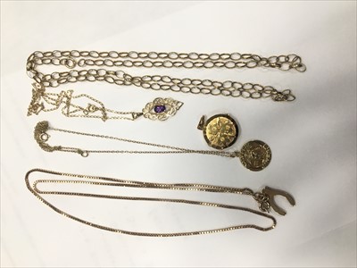 Lot 257 - A GROUP OF GOLD CHAINS